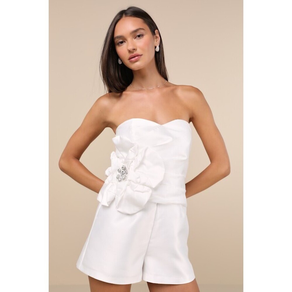 NWT Lulus Feeling Incredible White Taffeta Applique Strapless Romper - Size XS